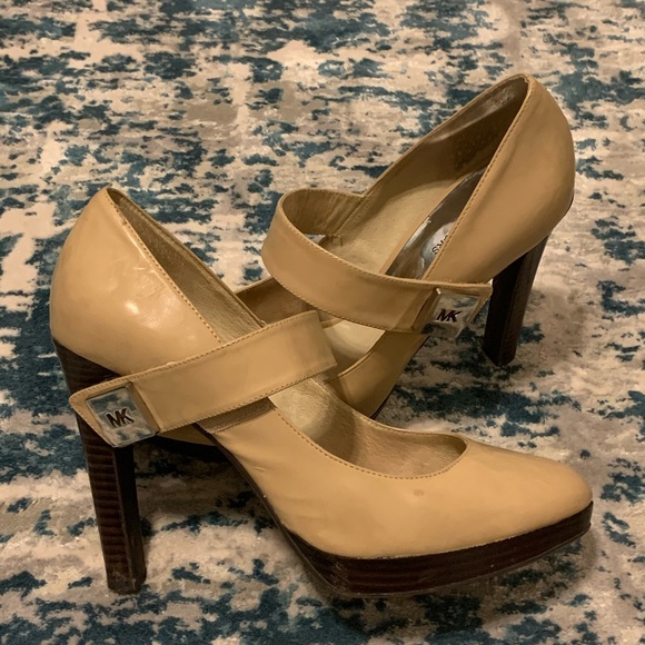 Michael Kors Mary Jane size 9 shoes - Picture 3 of 4